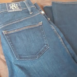 Rock &Republic kendra curvy bootcut Jean's size 8